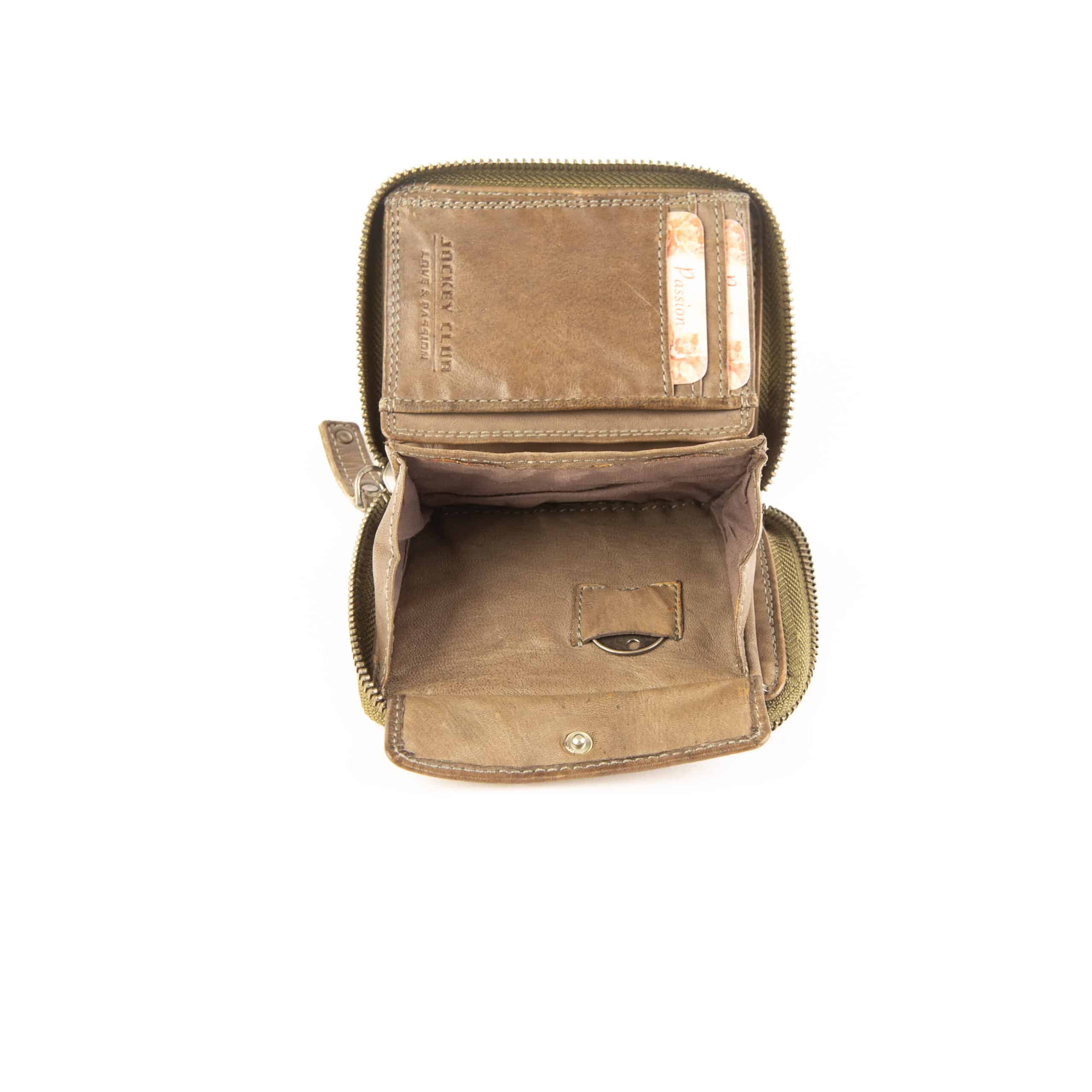 Jockey Club Portemonnaie Bolt-Chic small_taupe_Geldbörse_Damen_Lammleder_Echtleder_Reißverschluss_Lederwaren_Ostwestfalen_Lederdeele_Delbrück_Paderborn_07 Jockey Club Portemonnaie Bolt-Chic small. Geldbörse für Damen mit Nieten, aus weichem Lammleder, im Hochformat. Geldbeutel mit rundum Reißverschluss. Farbe Taupe. Lederwaren Ostwestfalen, Lederdeele aus Delbrück Paderborn. Ansicht Münzfach