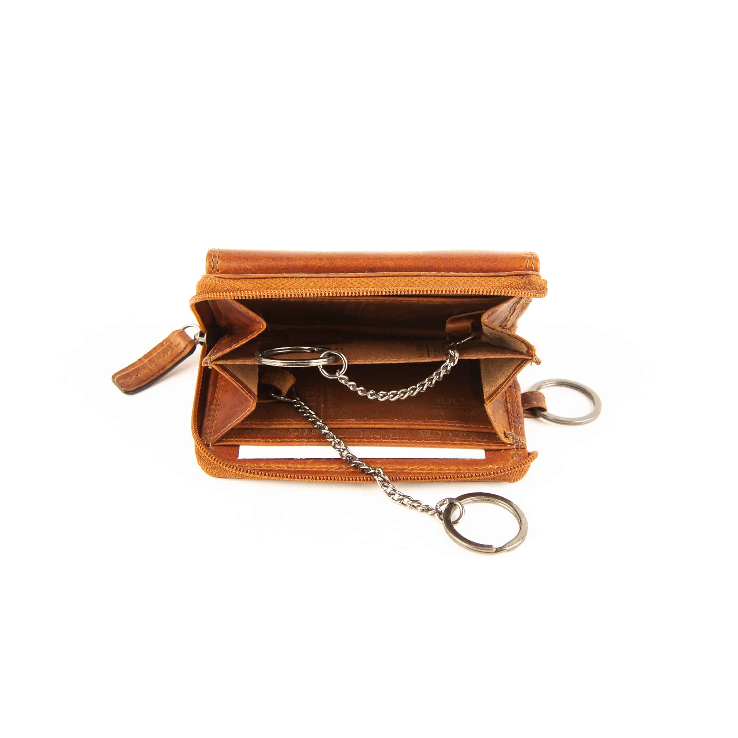 Jockey Club Schlüsseletui XL_große Schlüsseltasche_Leder_Kartenfach_Münzfach_RFID_cognac braun_Lederwaren Ostwestfalen, Lederdeele Delbrück Paderborn_06 Jockey Club Schlüsseletui XL aus festem Rindleder. Schlüsseltasche mit drei Schlüsselringen, Kartenfächer, Münzfach und RFID Schutz. Slow Fashion Leder, Natur. Farbe Cognac braun. Lederwaren Ostwestfalen, Lederdeele aus Delbrück Paderborn. Ansicht Innenansicht