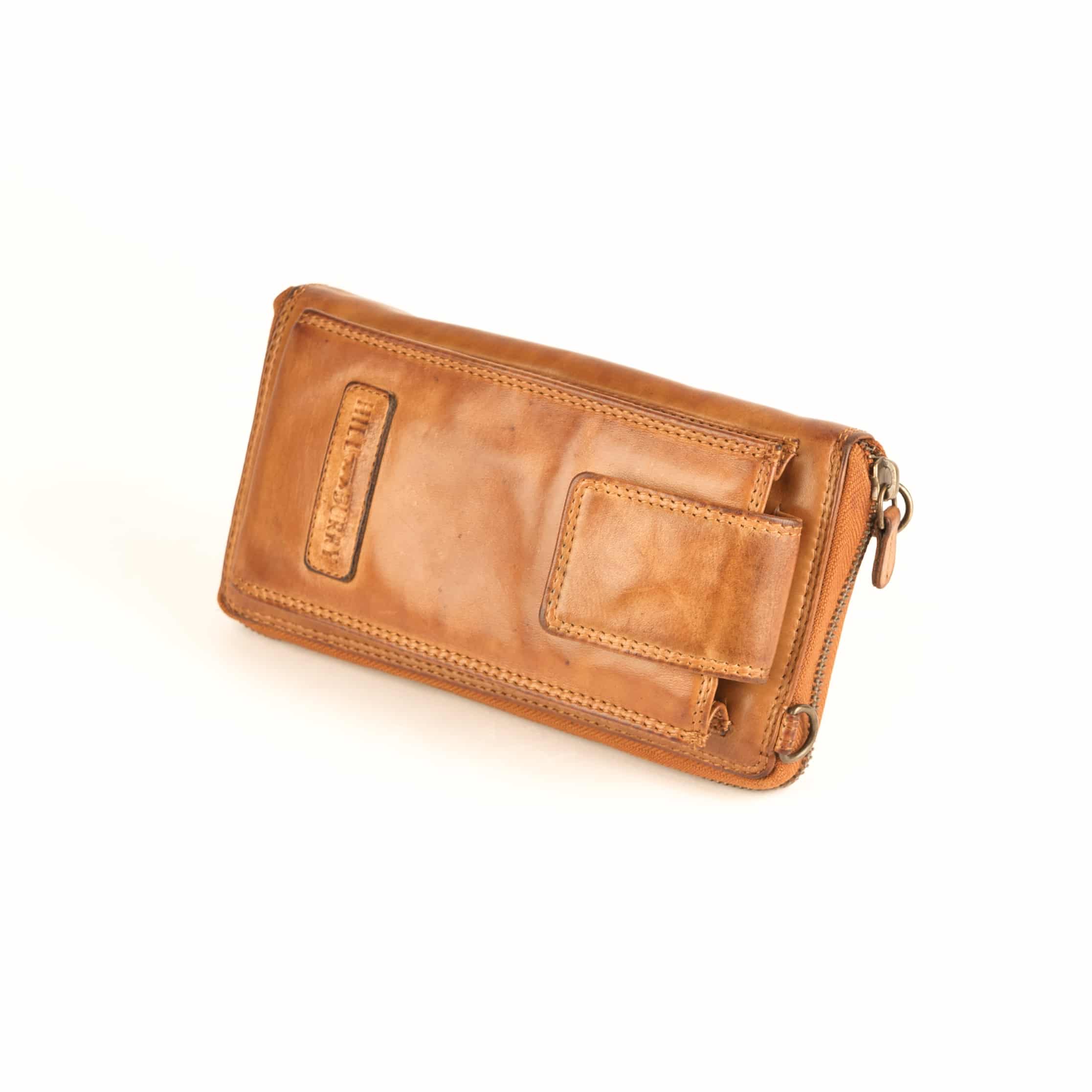 Hill Burry Handytasche aus Waschleder_Smartphone_Umhängetasche_Portemonnaie_Geldbörse-Echtleder_Rindleder_RFID_cognac_lederwaren_ostwestfalen_lederdeele_delbrück_02 Hill Burry Handytasche aus Waschleder, Umhängetasche mit Portemonnaie und Steckfach für das Smartphone. Geldbörse zum Umhängen mit RFID Schutz aus Echtleder, Rindleder für Damen., slow Fashion. Farbe cognac. Lederwaren Ostwestfalen, Lederdeele Delbrück, Paderborn. Ansicht Vorderseite