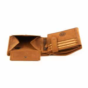Jockey Club Geldbörse Husky im Querformat. Herrenbörse in der Farbe cognac, vintage Leder mit Motiv Wolfshund und Pfoten Abdrücke. Motivbörse aus Büffelleder mit Innenriegel und RFID Schutz. Portemonnaie für Herren. Lederwaren Ostwestfalen, Lederdeele in 33129 Delbrück, Kreis Paderborn. Ansicht Münzfach aus Leder