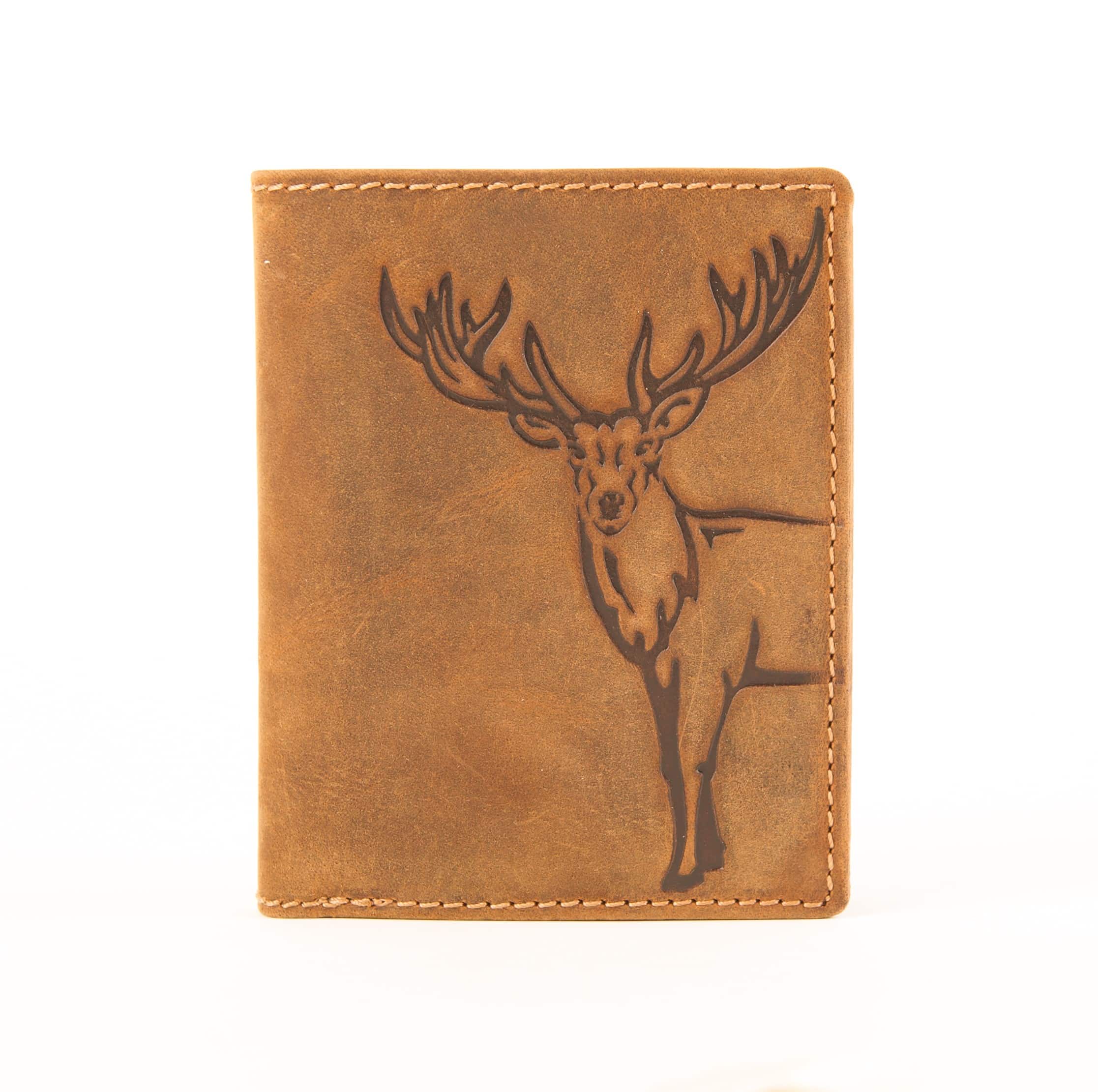 Jockey Club Hochformat Geldbörse Hirsch, vintage cognac, Herrenbörse, Büffelleder, RFID, Portemonnaie, Jäger. Lederdeele Delbrück, Lederwaren Ostwestfalen, Paderborn_01 Jockey Club Hochformat Geldbörse Hirsch, Jagd Motiv, Jäger. Portemonnaie für Herren aus rustikalem Büffelleder. Herrenbörse mit Hirsch auf Vorder- und Rückseite. Vintage Leder, Slow Fashion mit RFID Schutz. Farbe cognac braun. Lederwaren Ostwestfalen, Lederdeele Delbrück Paderborn. Ansicht Vorderseite