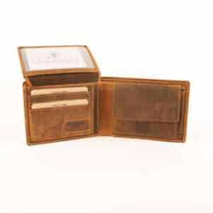 Jockey Club Querformat Geldbörse Wildschwein, Portemonnaie für Herren aus rustikalem Büffelleder. Herrenbörse mit Wildschwein auf Vorder- und Rückseite. Vintage Leder, Slow Fashion mit RFID Schutz. Farbe cognac braun. Lederwaren Ostwestfalen, Lederdeele Delbrück Paderborn. Ansicht Innenansicht Kartenfächer Hochausleger