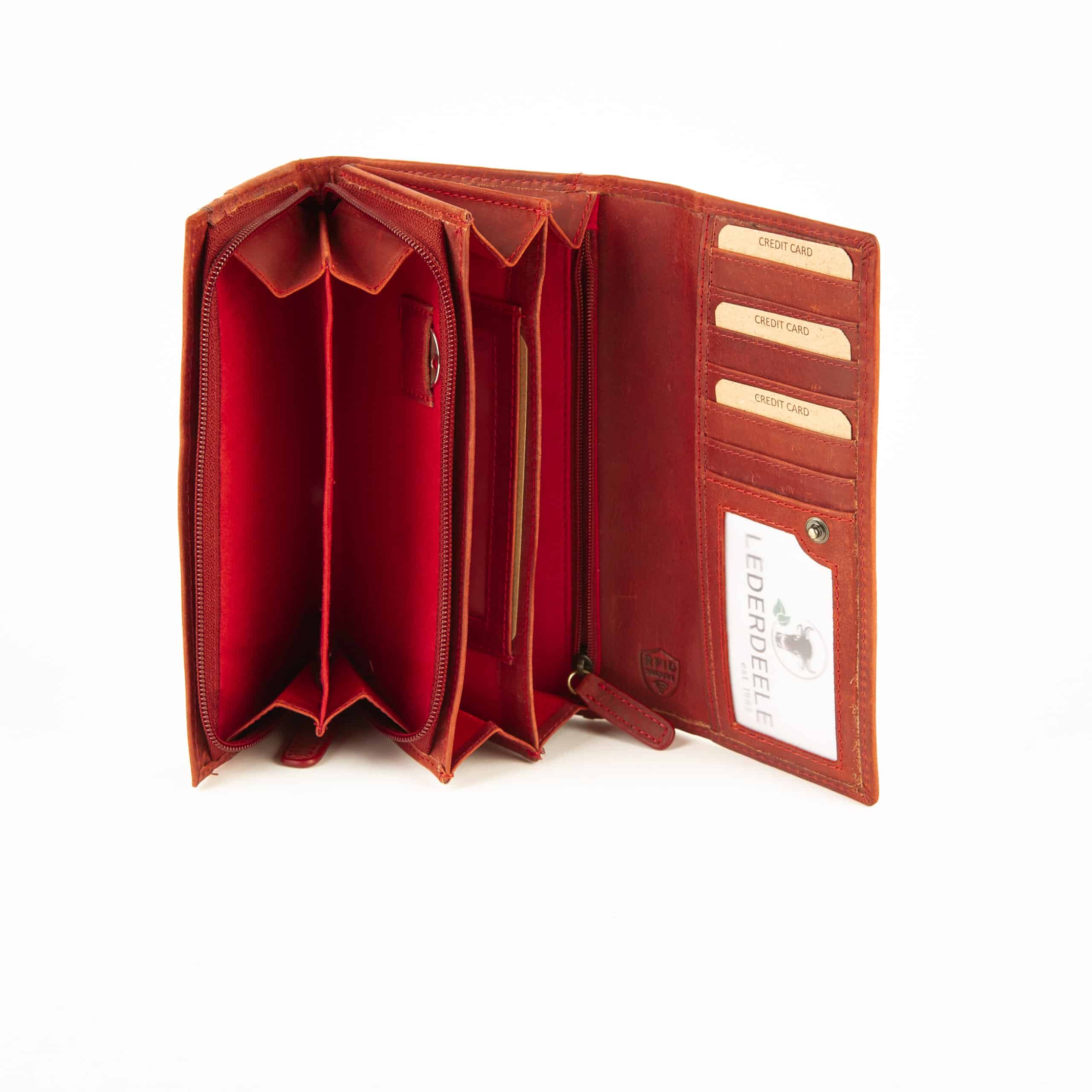 Jockey Club Toro Damenbörse Reißverschluss, rot. Echtleder Portemonnaie Damen, Vintage, pflanzlich gegerbt. Lederwaren Ostwestfalen, Lederdeele Delbrück_08 Jockey Club Toro Damenbörse mit Reißverschluss Münzfach in rot. Echtleder Portemonnaie für Damen aus pflanzlich gegerbtem Rindleder. Naturleder, Slow Fashion, Vintage. Lange Damenbörse mit Überschlag und doppeltem Druckknopfverschluss. Lederdeele Delbrück, Paderborn. Lederwaren in Ostwestfalen. Ansicht Innenansicht