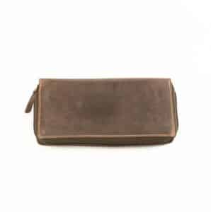 Jockey Club Toro Reißverschlussbörse in braun. Portemonnaie für Damen aus pflanzlich gegerbtem Rindleder. Naturleder, Slow Fashion, Vintage. Lange Damenbörse mit rundum Reißverschluss. Lederdeele Delbrück, Paderborn. Lederwaren in Ostwestfalen. Ansicht Vorderseite