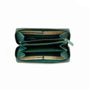 Jockey Club Toro Reißverschlussbörse in petrol. Portemonnaie für Damen aus pflanzlich gegerbtem Rindleder. Naturleder, Slow Fashion, Vintage. Lange Damenbörse mit rundum Reißverschluss. Lederdeele Delbrück, Paderborn. Lederwaren in Ostwestfalen. Ansicht Innenansicht