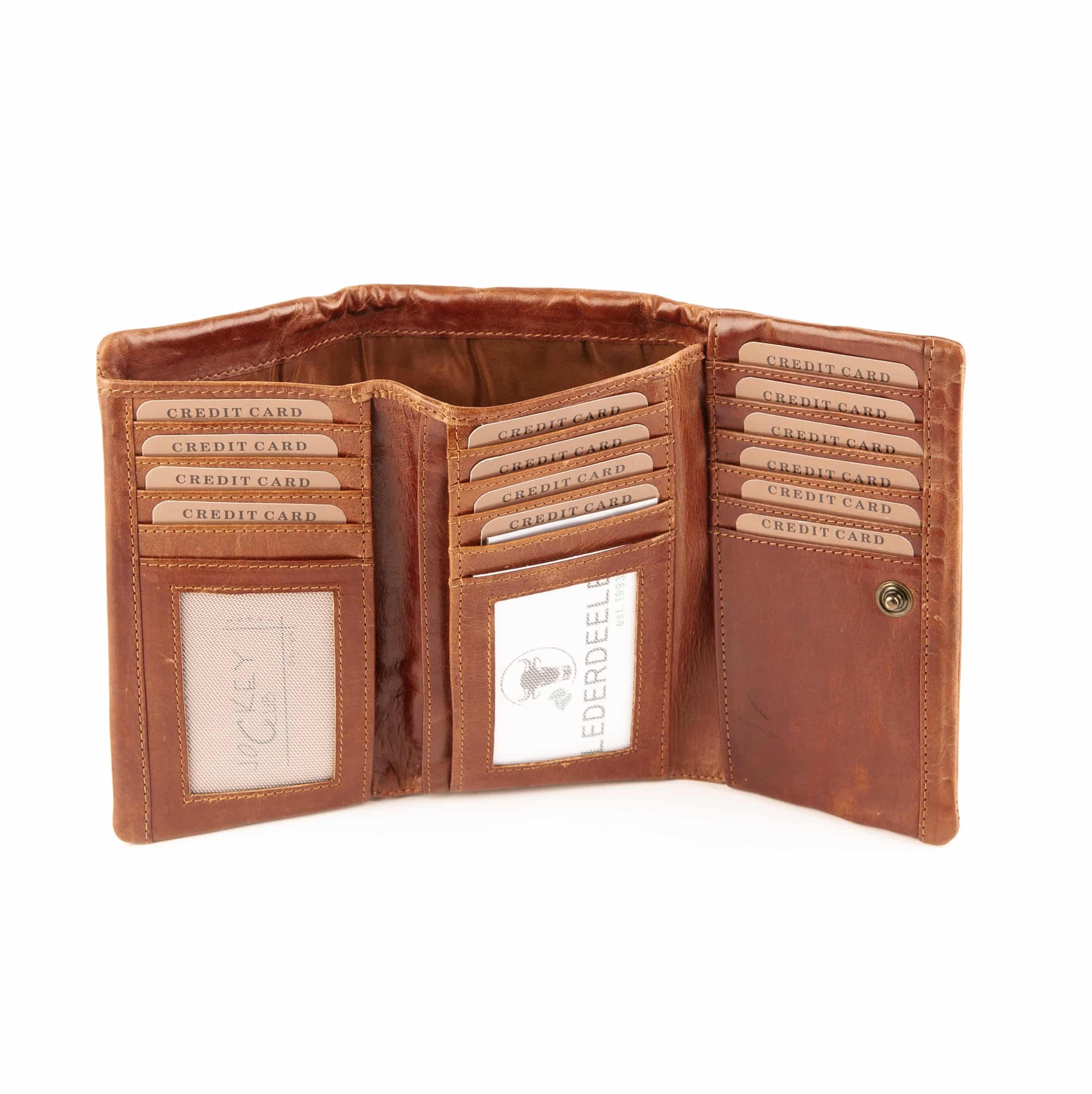 Jockey Club Geldbörse Vintage, cognac. Damenbörse, Rindleder. Echtleder, Keder Design. Portemonnaie kaufen, Lederwaren Ostwestfalen. Lederdeele Delbrück, Paderborn_07 Jockey Club Geldbörse Vintage in der Farbe Cognac. Portemonnaie für Damen mit Keder Design. Geldbörse mit üppiger Ausstattung, 16 Kreditkartenfächer. Lederwaren Ostwestfalen, Lederdeele Einzelhandel in 33129 Delbrück, Paderborn. Ansicht Innenansicht tiefes Scheinfach