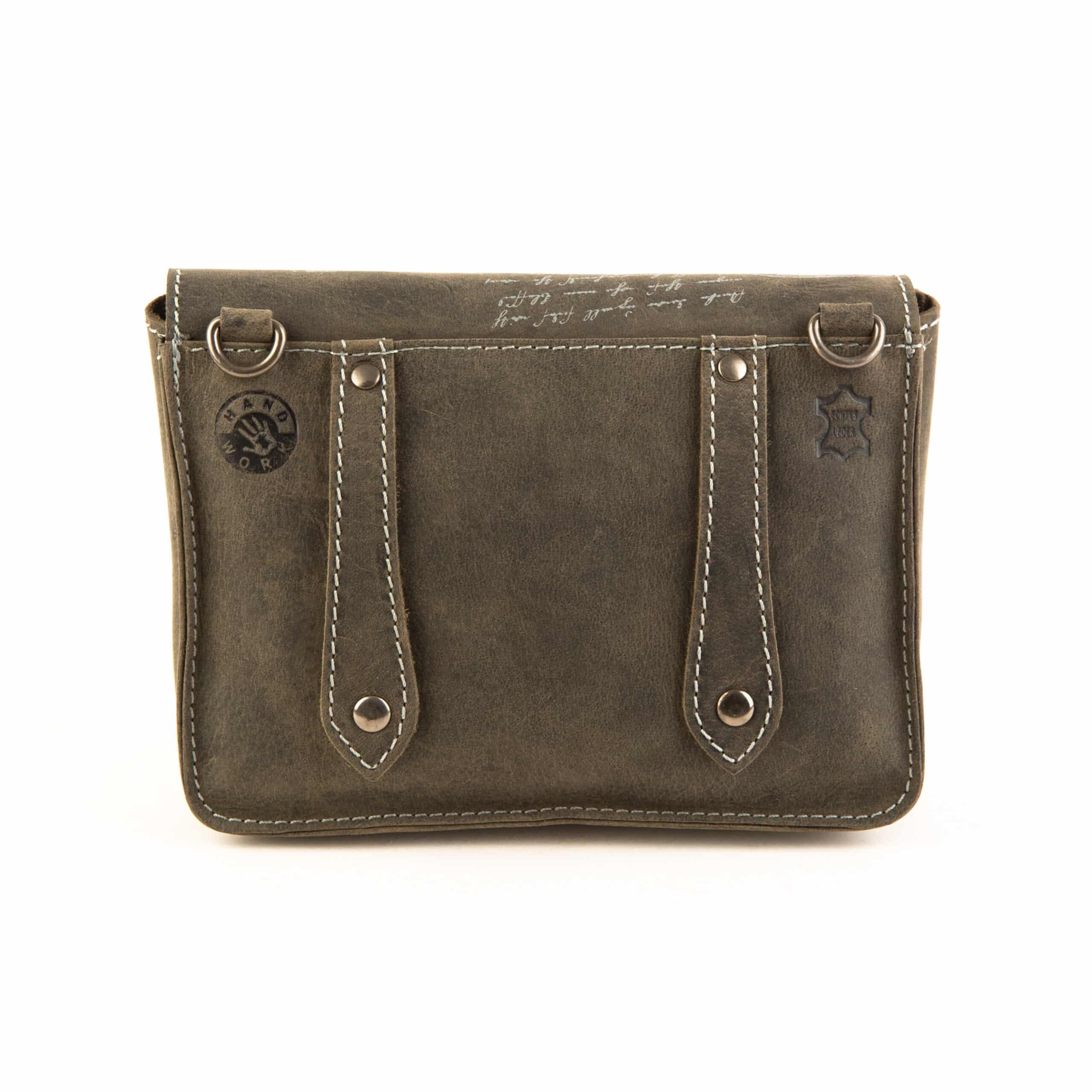 Jockey Club Gürteltasche da Vinci, grau. Kleine Tasche mit Gürtelschlaufe, Bikertasche, Leder Echtleder. Herrentasche kaufen. Lederdeele Lederwaren Delbrück_03 Jockey Club Gürteltasche da Vinci in grau. Kleine Ledertasche mit zweierlei Gürtelschalufen und Steckverschluss. Herrentasche aus Büffelleder kaufen bei Lederdeele Engelmeier aus Delbrück, Lederwaren Ostwestfalen, Kreis Paderborn. Ansicht Rückseite