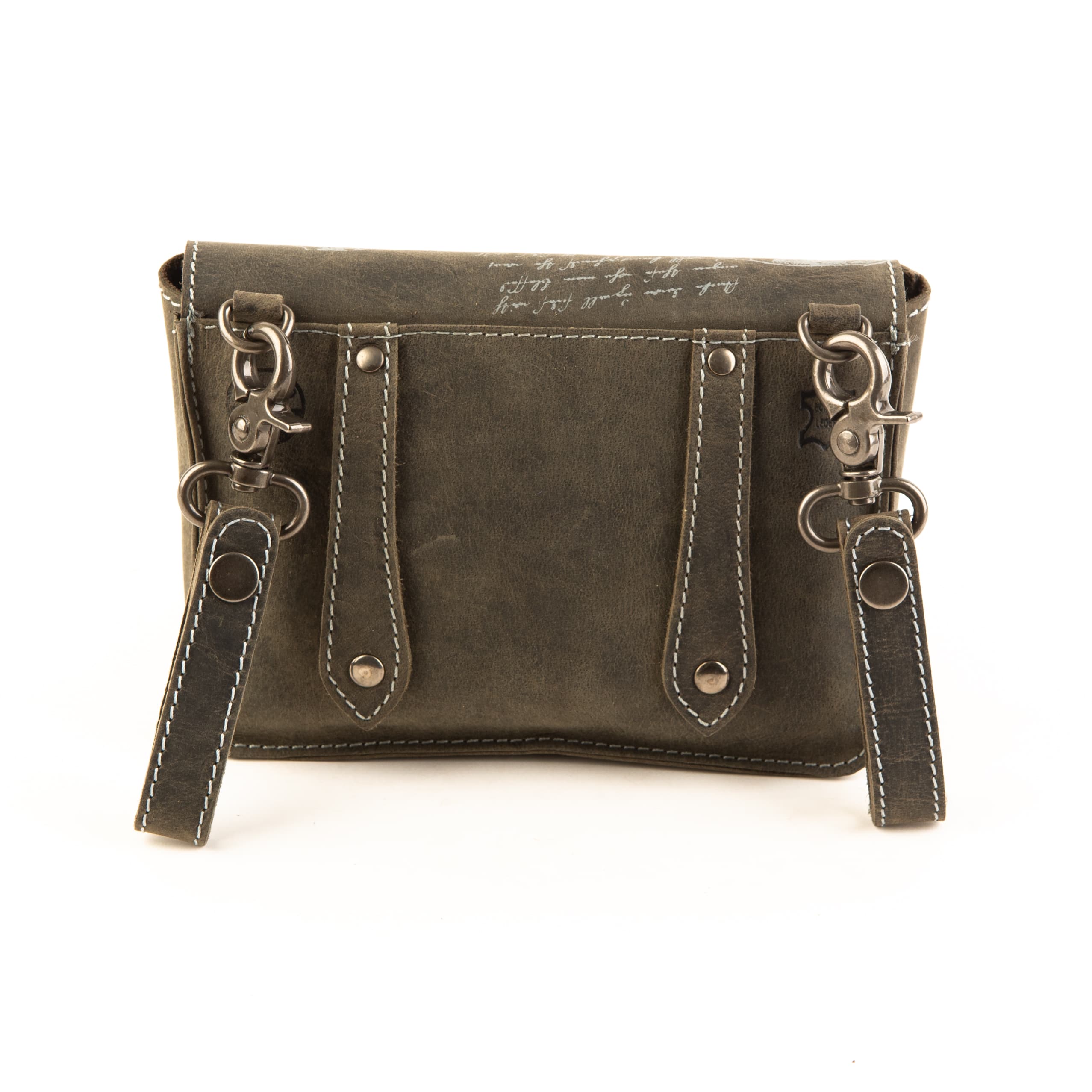 Jockey Club Gürteltasche da Vinci, grau. Kleine Tasche mit Gürtelschlaufe, Bikertasche, Leder Echtleder. Herrentasche kaufen. Lederdeele Lederwaren Delbrück_05 Jockey Club Gürteltasche da Vinci in grau. Kleine Ledertasche mit zweierlei Gürtelschalufen und Steckverschluss. Herrentasche aus Büffelleder kaufen bei Lederdeele Engelmeier aus Delbrück, Lederwaren Ostwestfalen, Kreis Paderborn. Ansicht Rückseite