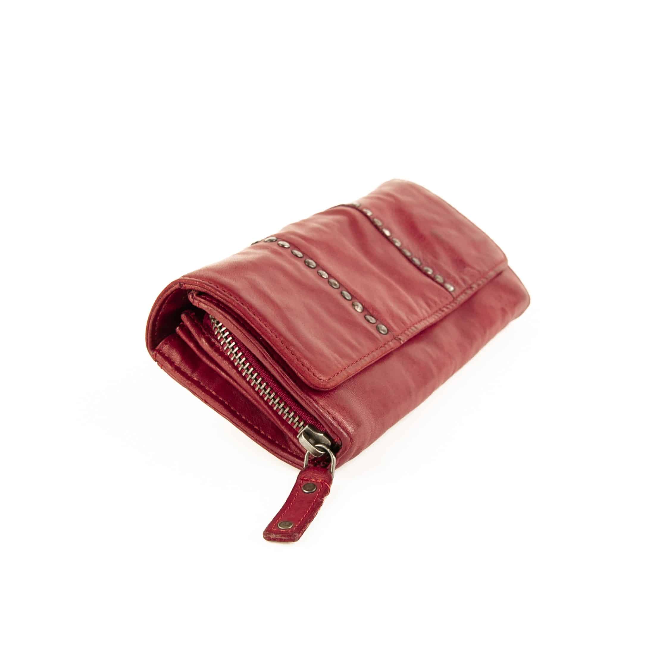 Jockey Club Portemonnaie Damen kaufen, Bolt Chic XL, Rot. Große Damenbörse, Echtleder, Lammleder. Lederdeele Engelmeier Delbrück, Paderborn. Lederwaren Ostwestfalen_03 Jockey Club Portemonnaie Damen, Bolt Chic X-Large. Große Damenbörse mit dekorativen Ziernieten auf der Vorderseite. Geldbörse aus weichem Lammleder, Münzfach mit Reißverschluss. Farbe Rot, Lederwaren online kaufen, Lederdeele Delbrück, Paderborn. Ansicht Vorderseite