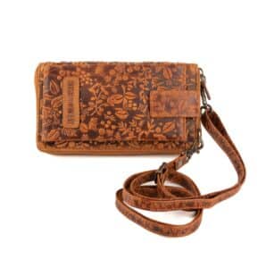 Handytasche mit Portemonnaie zum Umhängen, Floral. Farbe Braun. Kombination aus Geldbörse und Smartphone Fach mit floraler Blumenprägung. Rindleder Tasche für Damen mit RFID Schutz und 14 Kartensteckfächer. Jetzt online kaufen bei Lederdeele Engelmeier aus Delbrück, Paderborn. Ansicht langer Tragegurt mit Karabiner
