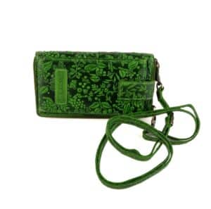 Handytasche mit Portemonnaie zum Umhängen, Floral. Farbe Grün. Kombination aus Geldbörse und Smartphone Fach mit floraler Blumenprägung. Rindleder Tasche für Damen mit RFID Schutz und 14 Kartensteckfächer. Jetzt online kaufen bei Lederdeele Engelmeier aus Delbrück, Paderborn. Ansicht langer Tragegurt mit Karabiner