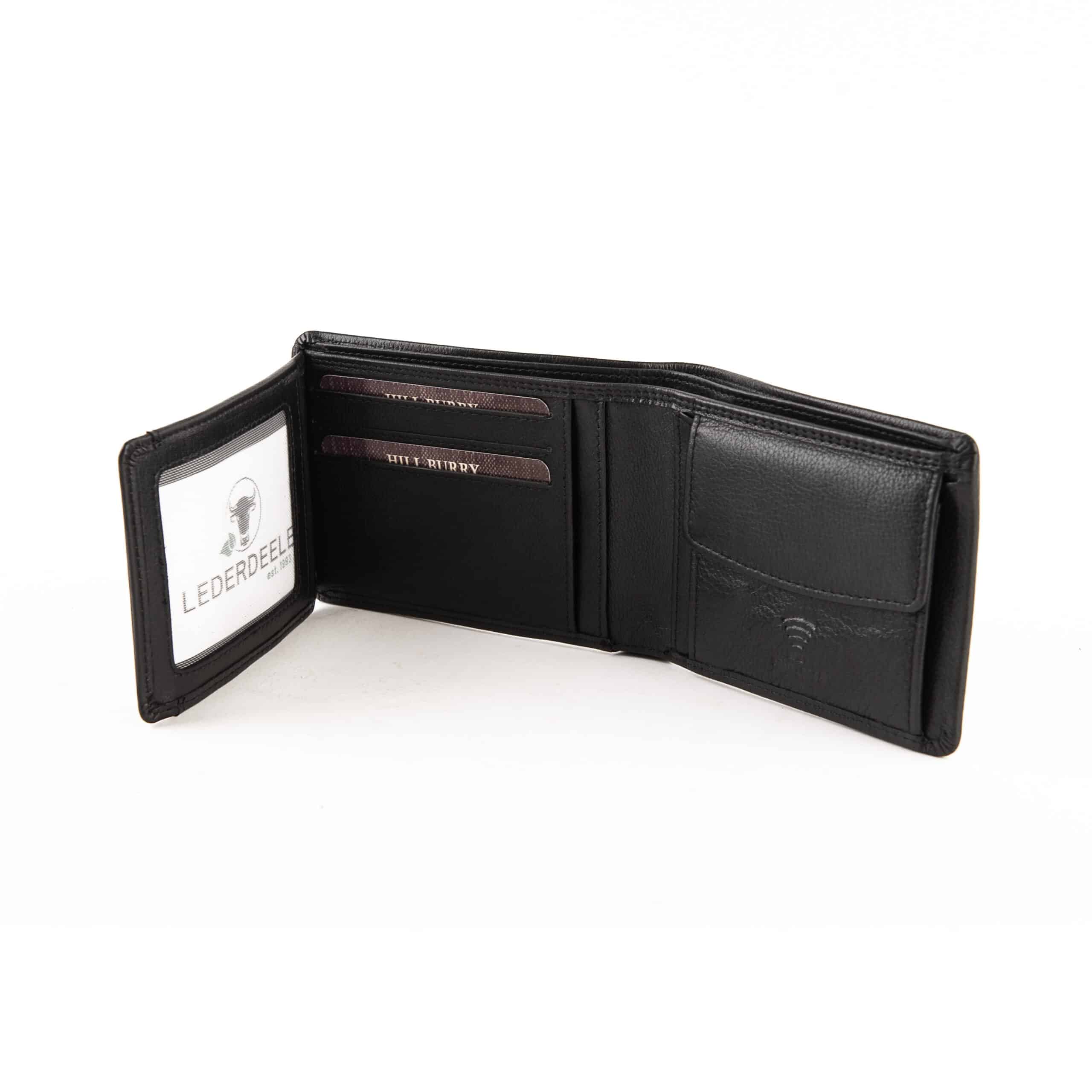 Hill Burry Herrenbörse Querformat, nahtlos. Elegantes Portemonnaie, Geldbörse kaufen, RFID Safe, schwarz. Echtleder. Lederwaren Ostwestfalen, Lederdeele Delbrück, Paderborn_06 Hill Burry Herrenbörse im Querformat. Elegantes Portemonnaie im schlicht schwarzen Design mit nahtloser Oberfläche. Geldbörse für Herren aus Rind-Nappa Leder mit RFID Schutz. Farbe schwarz. Jetzt kaufen bei Lederdeele Engelmeier aus Delbrück. Lederwaren Ostwestfalen. Ansicht Kartenfächer