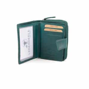 Jockey Club Damenbörse Schmetterling midi Größe. Farbe Petrol. Kleine Geldbörse mit Außenriegel und Münzfach mit Reißverschluss. Portemonnaie mit Butterfly Prägung auf Vorder- und Rückseite. Lederwaren online kaufen bei Lederdeele Engelmeier aus Delbrück, Paderborn. Ansicht Innenansicht