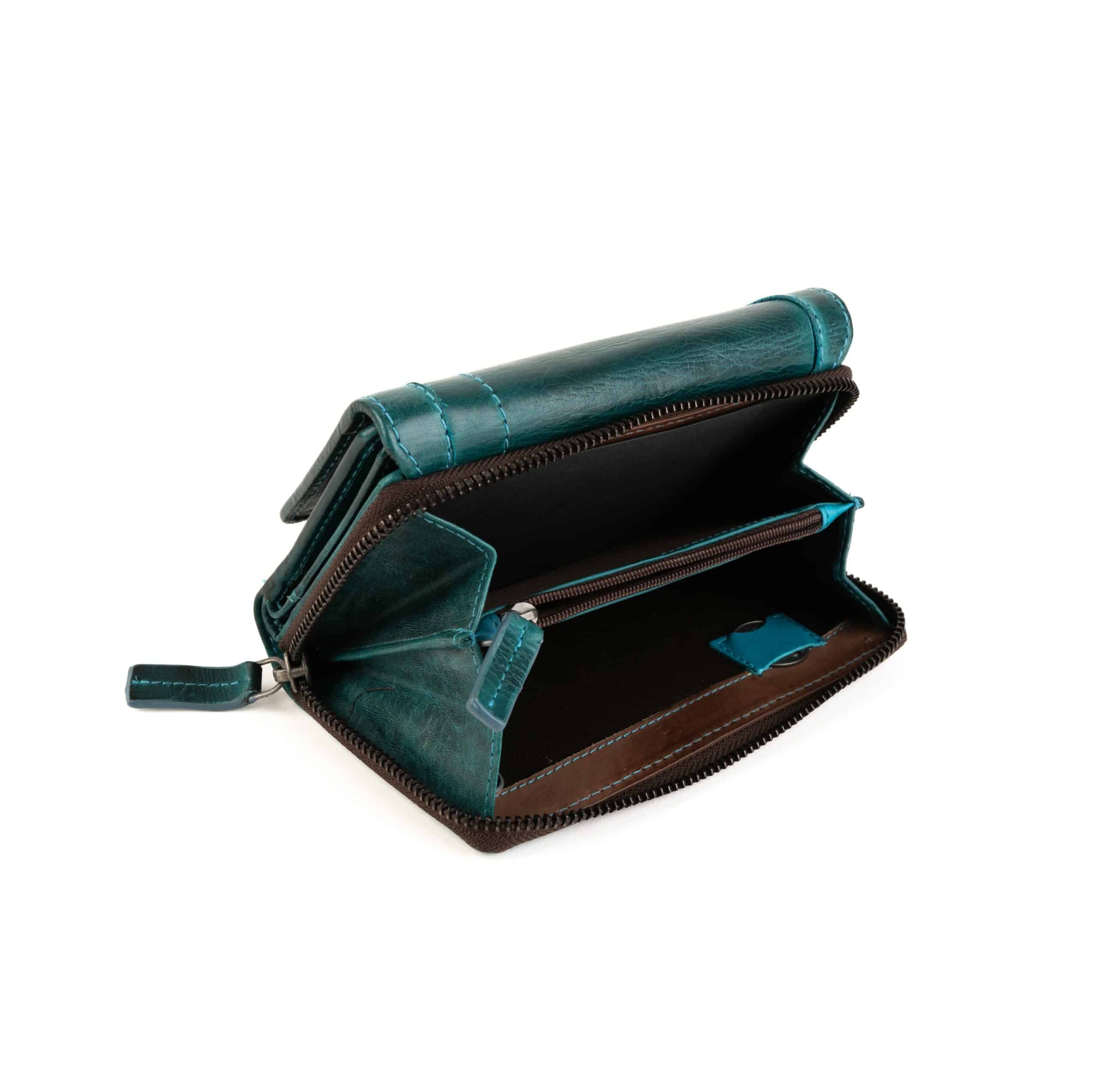 Jockey Club Damenbörse medium aus hochwertigem Rindleder. Echtleder Geldbörse in Petrol. Portemonnaie mit RFID Schutz und Münzfach mit Reißverschluss online kaufen bei Lederdeele Engelmeier aus Delbrück, Paderborn. Ansicht Münzfach mit Unterteilung