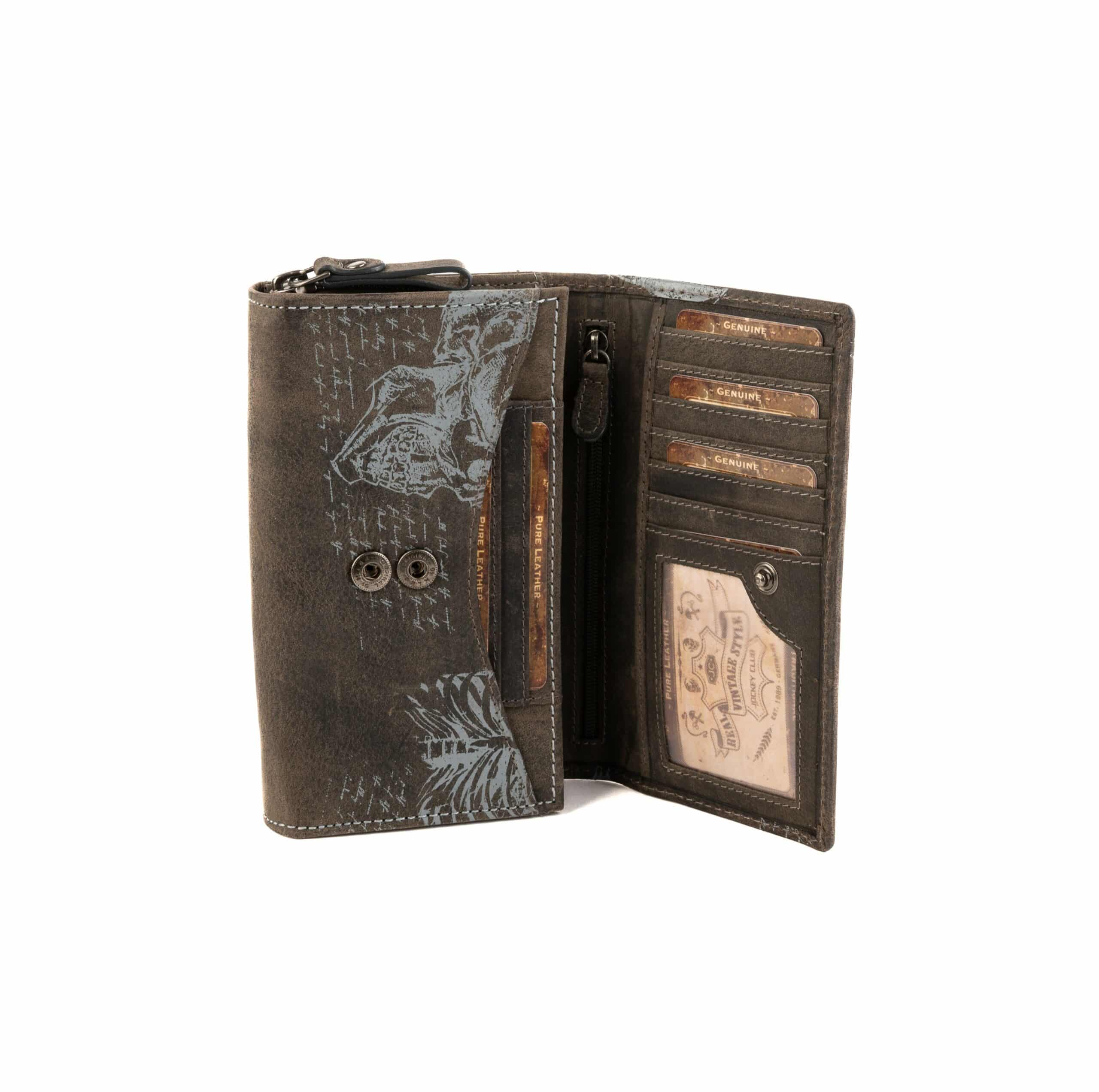 Jockey Club Portemonnaie da Vinci, große Geldbörse Schädel und Torax. Grau. Geldbörse mit Reißverschluss kaufen. Lederwaren Lederdeele Delbrück, Paderborn_05 Jockey Club Portemonnaie da Vinci, große Geldbörse mit Schädel und Thorax Prägung auf der Vorderseite. Fertigt aus kräftigem Büffelleder, Münzfach mit Reißverschluss. Farbe Grau. Jetzt kaufen bei Lederdeele Engelmeier aus Delbrück, Paderborn. Ansicht Innenansicht