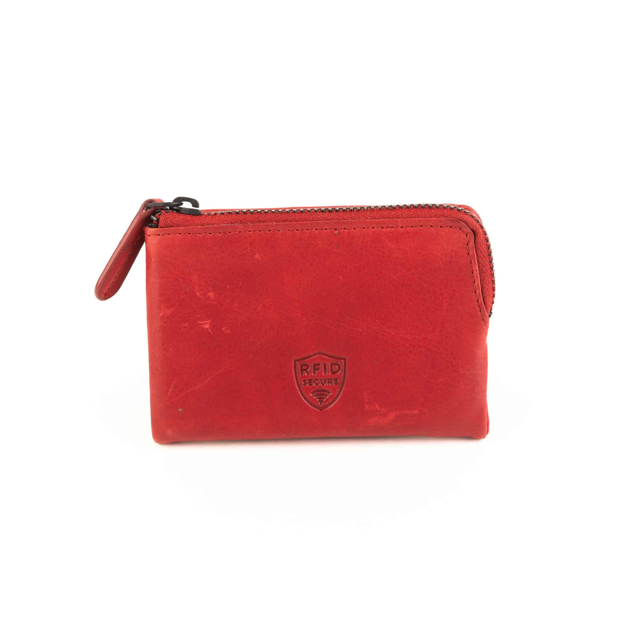 Jockey Club Retro Minibörse aus geöltem Rindleder. Kleines Portemonnaie für Damen mit Druckknopfverschluss und Münzfach mit Reißverschluss. Geldbörse mit RFID Schutz. Farbe Rot. Lederwaren Ostwestfalen. Damenbörse kaufen. Lederdeele Engelmeier Delbrück, Paderborn. Ansicht Rückseite